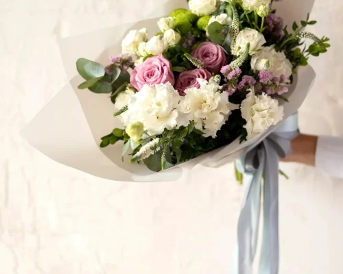 close-up-hand-holding-bouquet